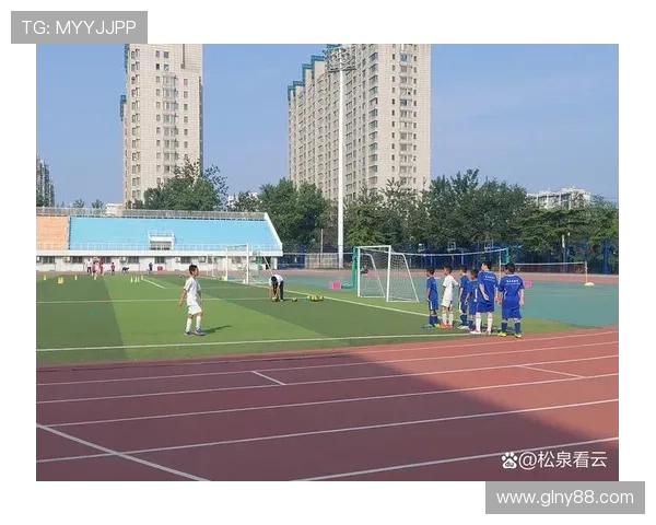 追逐梦想的脚步足球明星训练励志短片展现拼搏精神与坚持不懈的力量